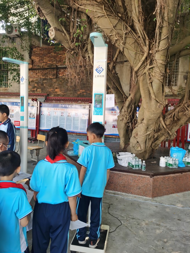 上禾兒童身高體重測(cè)量?jī)x